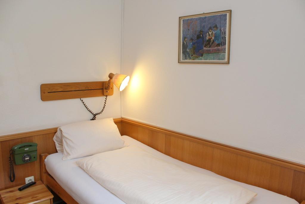 Hotel Hottmann Stuttgart Rum bild